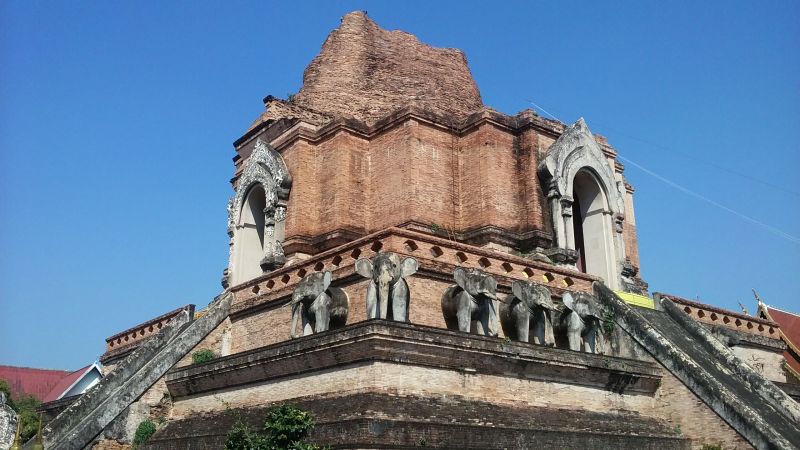 Das Wahrzeichen der Stadt - Wat Chedi Luang Worawihan         